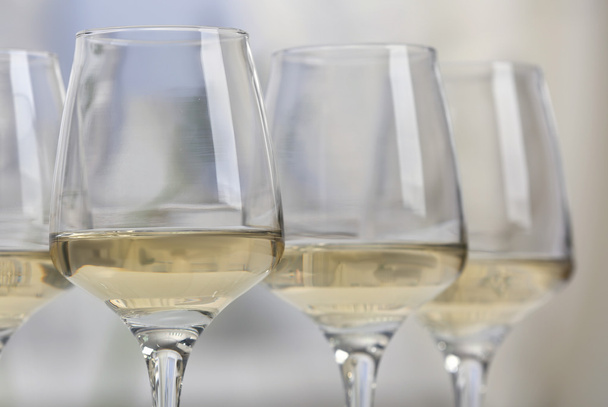 Glasses of white wine  - Zdjęcie, obraz