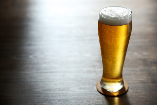 Стакан светлого пива  - Фото, изображение