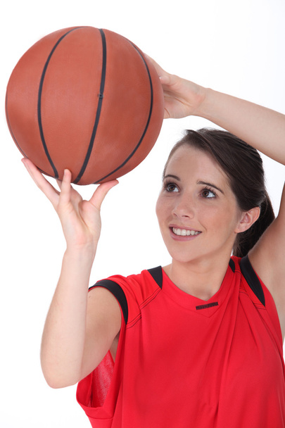 Young female basketball player - Foto, afbeelding