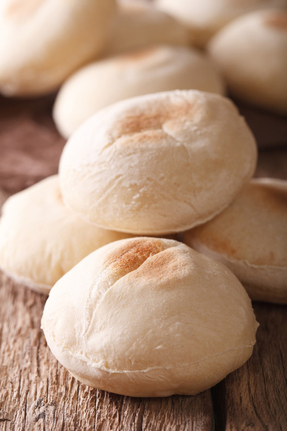 Macro di pane arabo appena sfornato. Verticale
 - Foto, immagini
