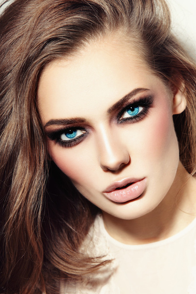 young beautiful blue-eyed woman - Foto, imagen