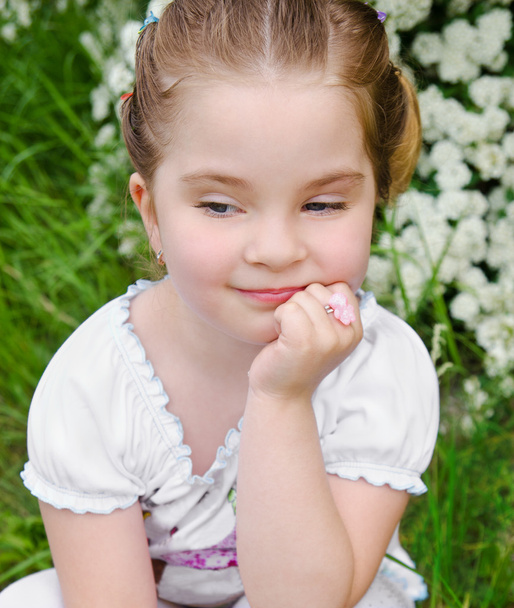 Portrait of thinking little girl outdoor - Foto, imagen