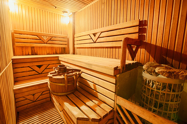 Finlandês de madeira moderna vazio sauna interior
 - Foto, Imagem