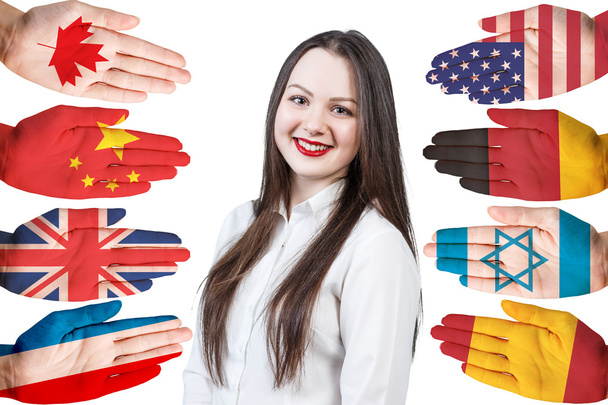 Женщина и много рук с различными флагами
 - Фото, изображение