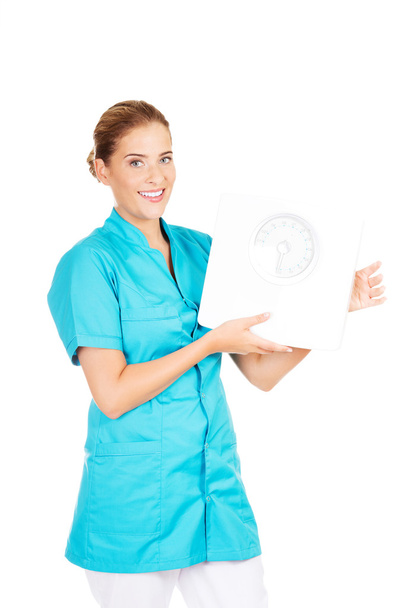 Young doctor or nurse holding weight - Фото, зображення
