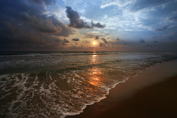 magnifique coucher de soleil sur la plage - Photo, image