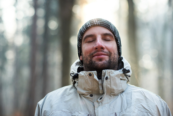 man standing in forest on cold day - Φωτογραφία, εικόνα
