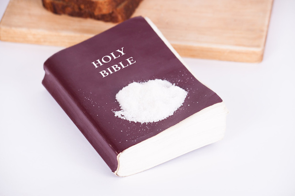 Bibel und Brot - Foto, Bild