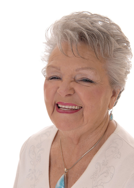 Портрет улыбающейся пожилой женщины. - Фото, изображение