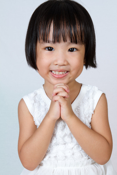 Asian Little Chinese Girl Praying - Foto, afbeelding