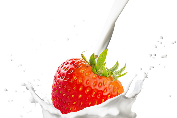 Strawberry Falling On Milk Splash - Foto, Imagem