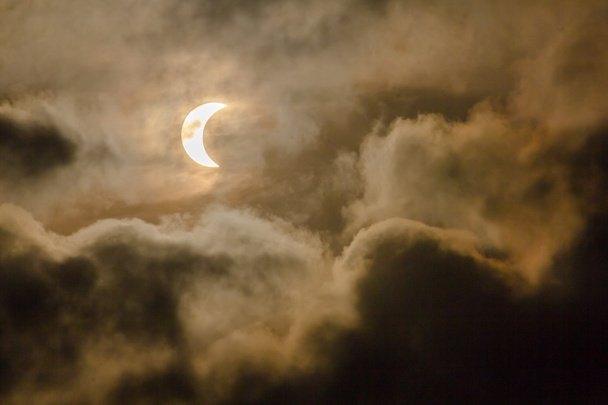 Eclipse solar na Ásia
 - Foto, Imagem
