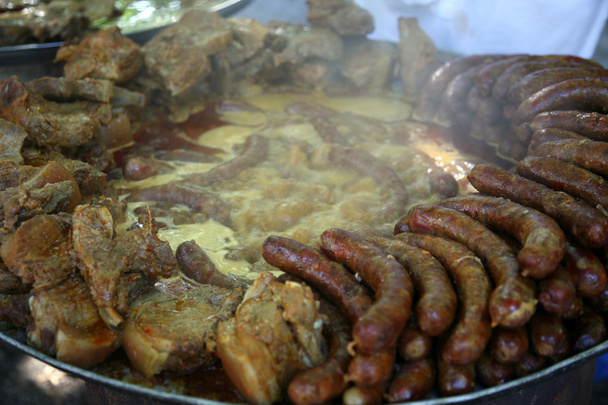 kotlovina, tradycyjnie przygotowany posiłek w północnej Chorwacji - Zdjęcie, obraz