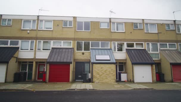 террасное жилье в пригороде Лондона
 - Кадры, видео