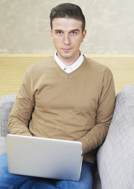 Man on with laptop looking at camera - Φωτογραφία, εικόνα