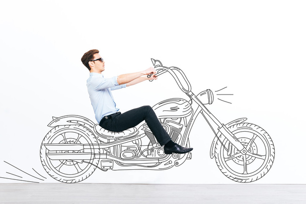 man driving motorcycle  - Foto, afbeelding