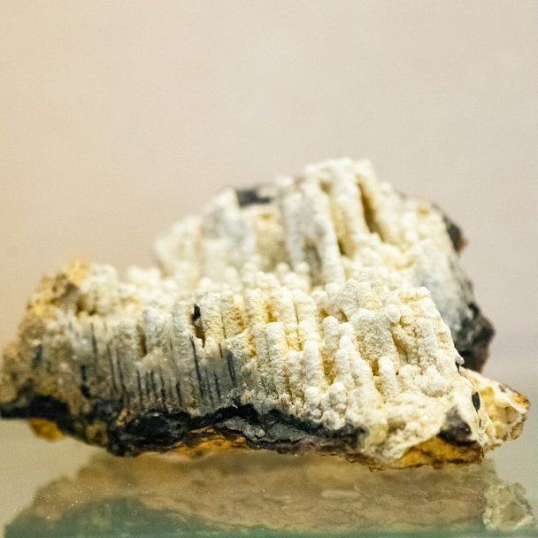 美しい結晶鉱物、石の色やテクスチャ。画像は、最大サイズの粒質表示 - 写真・画像