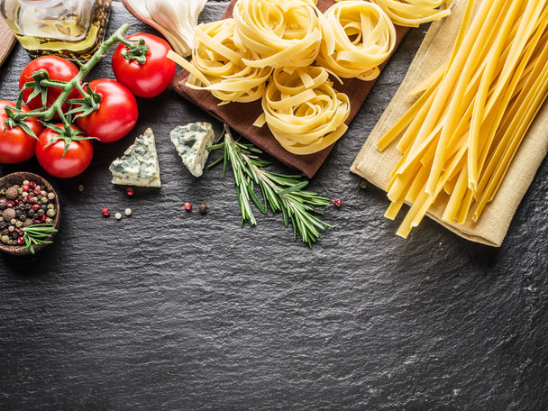 Tomatoes, spaghetti pasta and spices. - Фото, изображение