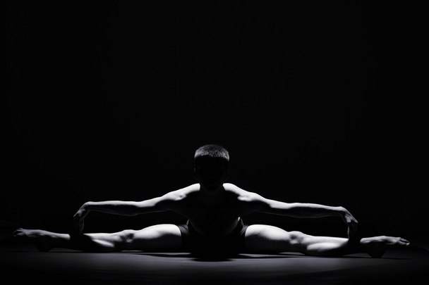 Ballet dancer in black - Zdjęcie, obraz