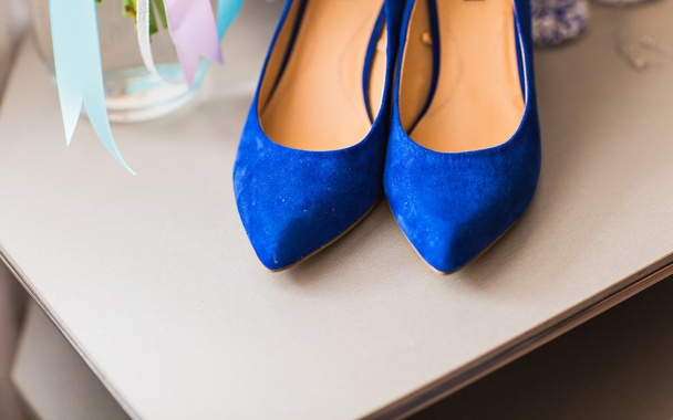 Sininen mokka naisten kengät
 - Valokuva, kuva