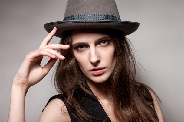 Portrait of a girl in a hat - Zdjęcie, obraz