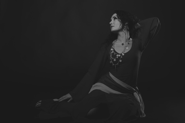 Photographie noir et blanc d'une belle danseuse
 - Photo, image