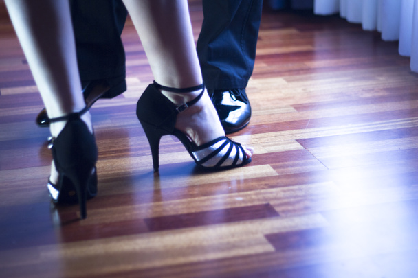 Bailarines latinos de baile de salón
 - Foto, Imagen