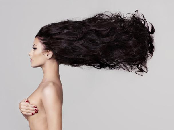 Elegant naked lady with long hairs - Foto, immagini