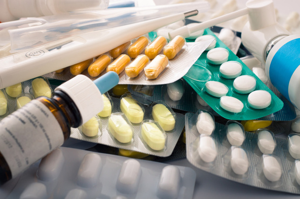 Pillerit, tabletit ja lääkintätarvikkeet
 - Valokuva, kuva