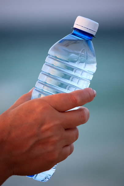 Botella de agua PET
 - Foto, imagen