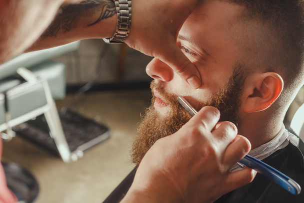 Bearded Man In Barbershop - Φωτογραφία, εικόνα