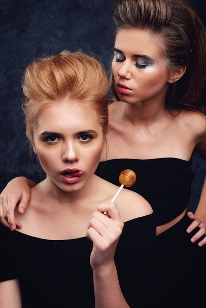 Two young girls posing together with make-up and hairstyles - Foto, imagen