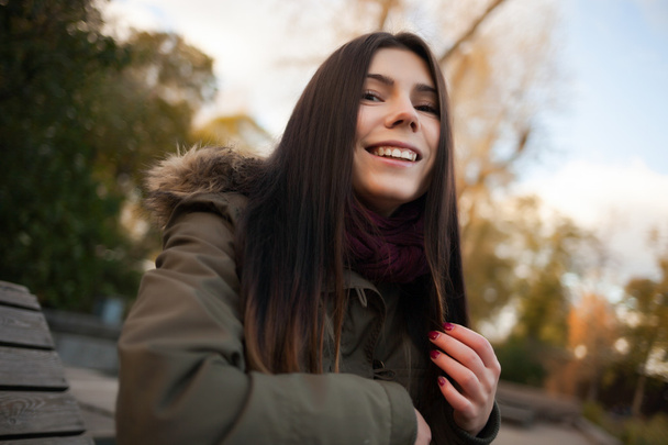 Smiling young brunette girl - Foto, afbeelding