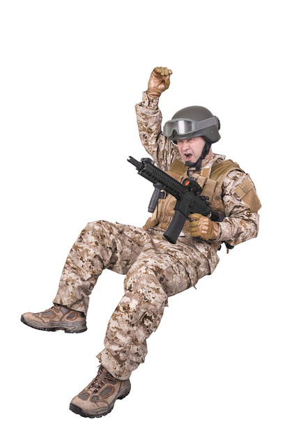 Армейский солдат в действии
 - Фото, изображение