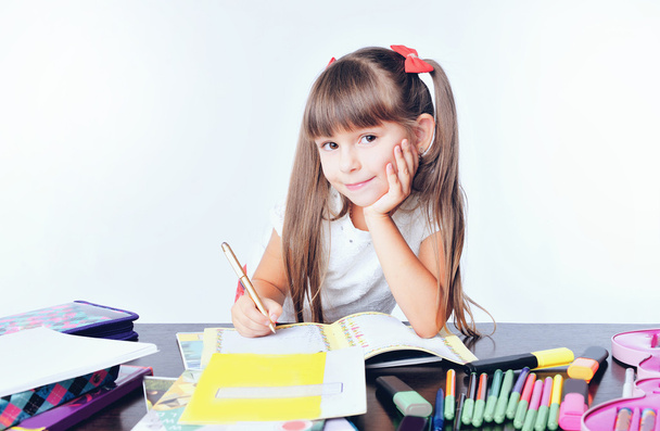 little girl schoolboy draws with colored markers - Foto, Bild