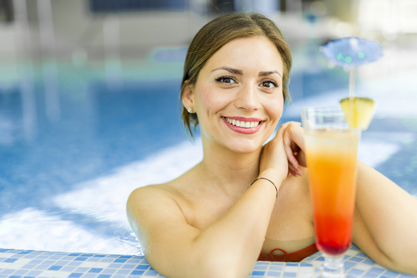 Woman in a pool with a cocktail - Φωτογραφία, εικόνα