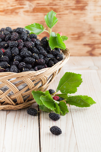 Mulberries in a basket - Fotografie, Obrázek