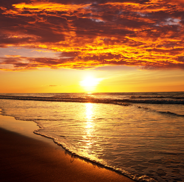 Puesta de sol marina
 - Foto, imagen