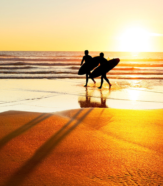 Silhouettes of surfers on beach - Fotografie, Obrázek