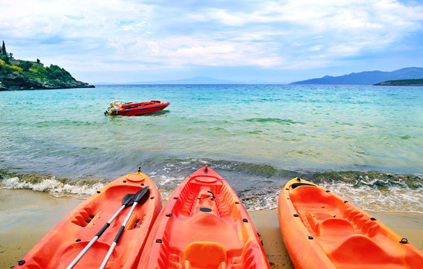 kanootti Stoupan rannalla Peloponnesoksella Kreikka
 - Valokuva, kuva