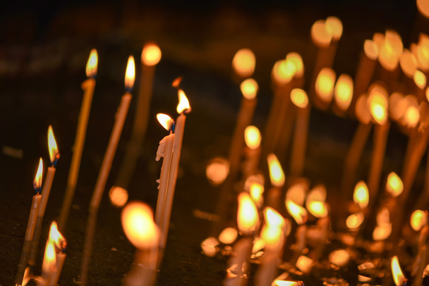 Зажигание свечей в церкви при естественном свете
 - Фото, изображение
