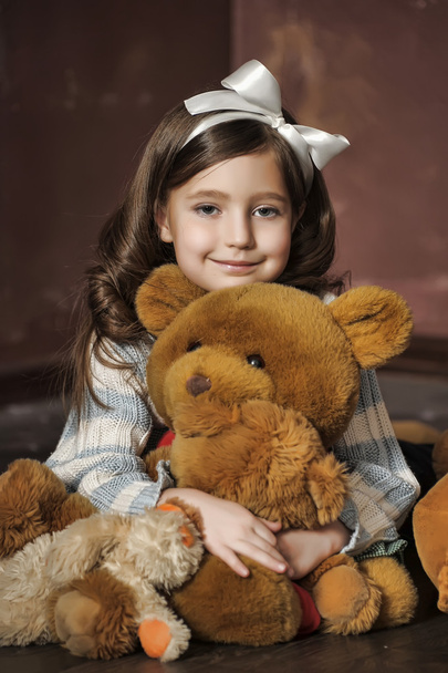 Girl with a teddy bear - Foto, afbeelding