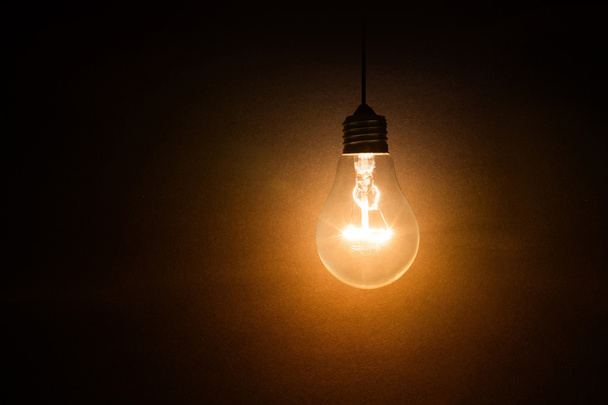 light bulb on dark background - Foto, imagen