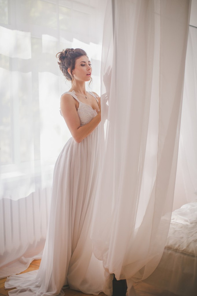 彼女の結婚式の日に白いドレスの花嫁 - 写真・画像