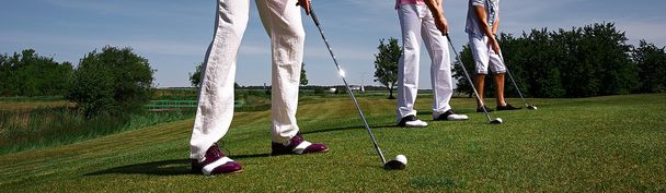 Três jogadores de golfe
 - Foto, Imagem