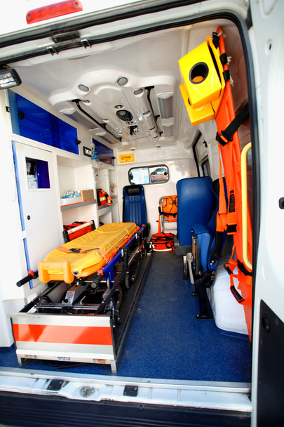 Una ambulancia nueva para el hospital
  - Foto, imagen