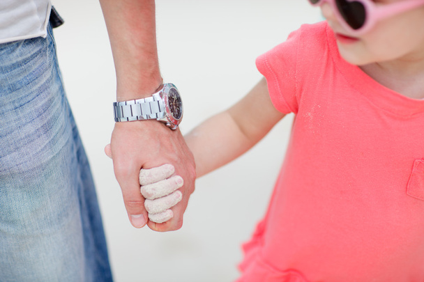 Father and daughter holding hands - Fotografie, Obrázek