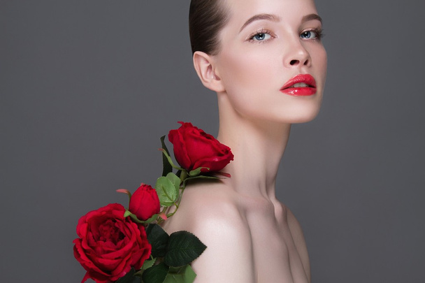beautiful girl with red roses flower - Фото, изображение