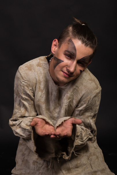 Actor in makeup, a poor man in a suit - Fotografie, Obrázek
