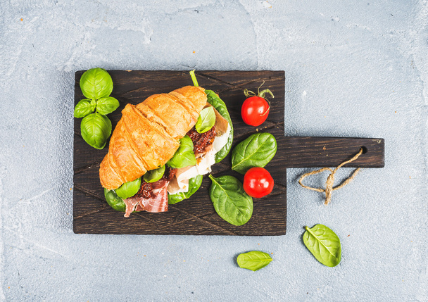 Croissant sandwich with smoked meat  - Foto, Imagem